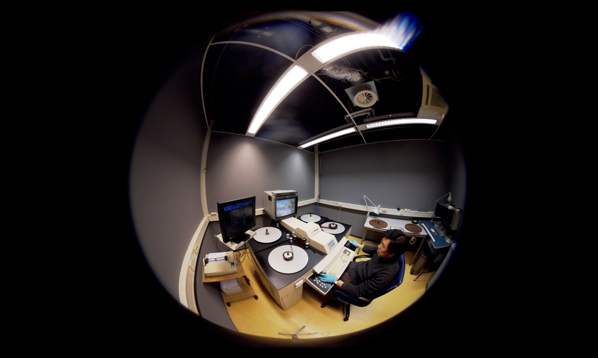 Haghefilm Virtual Tour — Highlighting film restoration techniques